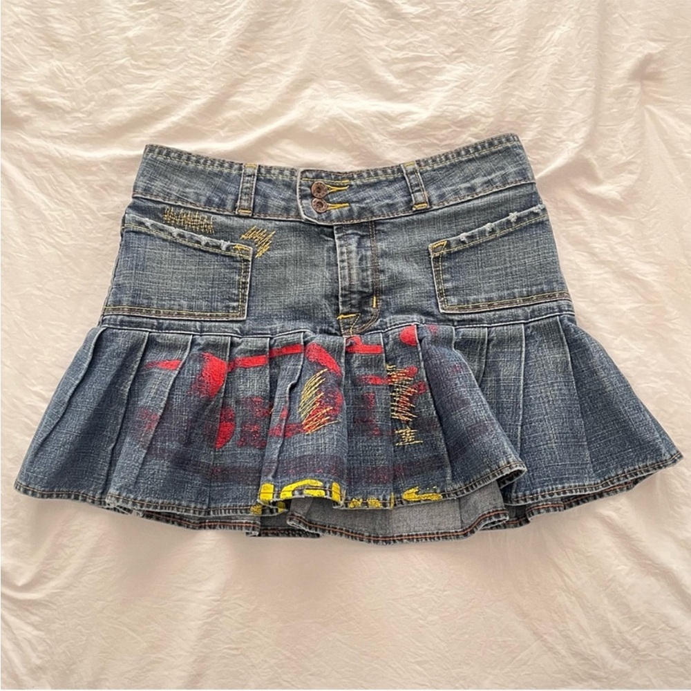 VON DUTCH Originals Denim Pleated Short Mini Skirt Y2K Flair Rare Screen Print​ - Picture 2 of 7